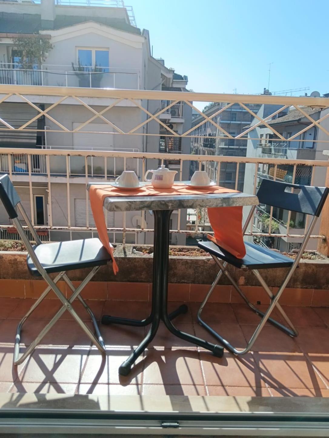 Di Fronte Alla Cupola 로마 외부 사진